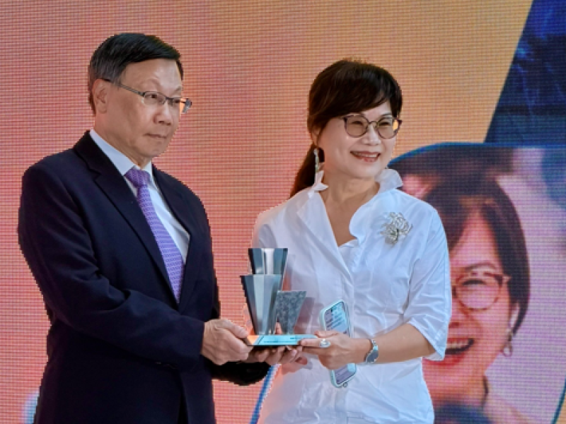 國際雕塑大賽脫穎而出！陶藝雕塑家彭雅美《風起雲湧》勇奪銅獎 獲190萬元獎金及典藏金